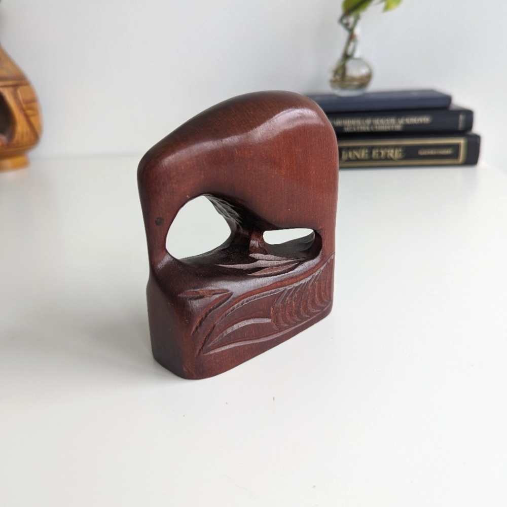 Wooden New Zealand Kiwi bird figurine